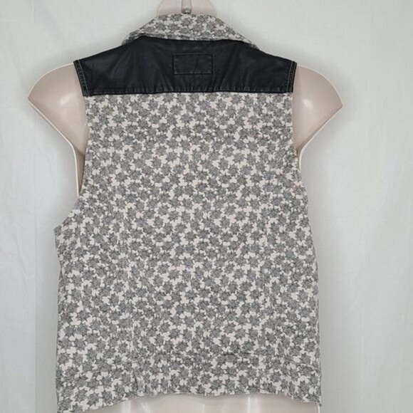 BCBGeneration Asymmetrical Sleeveless Vest - Picture 4 of 5
